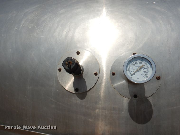 image for item DH8892 1998 Freightliner FL70  oil distributor truck