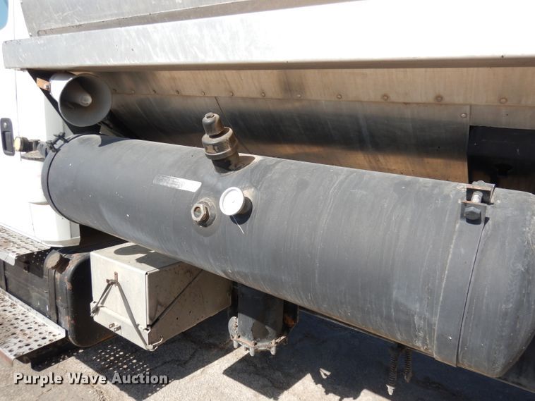 image for item DH8892 1998 Freightliner FL70  oil distributor truck