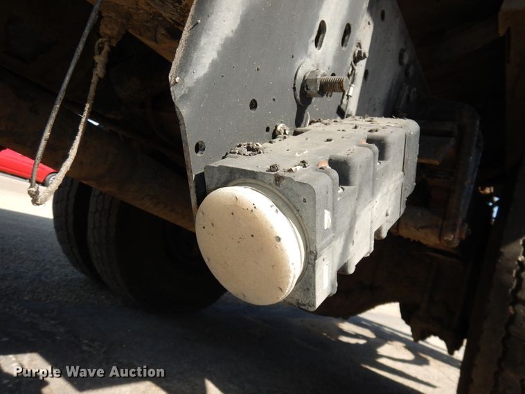 image for item DH8892 1998 Freightliner FL70  oil distributor truck