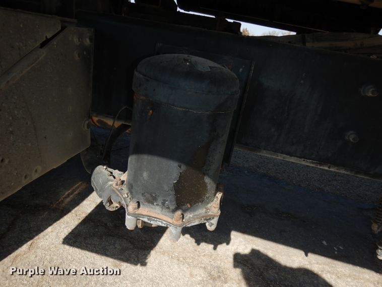 image for item DH8892 1998 Freightliner FL70  oil distributor truck