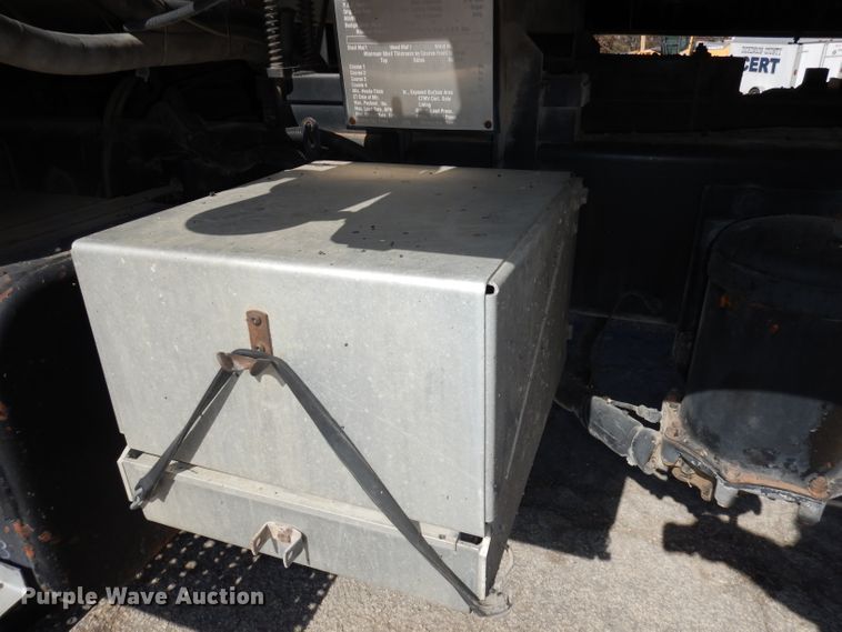 image for item DH8892 1998 Freightliner FL70  oil distributor truck