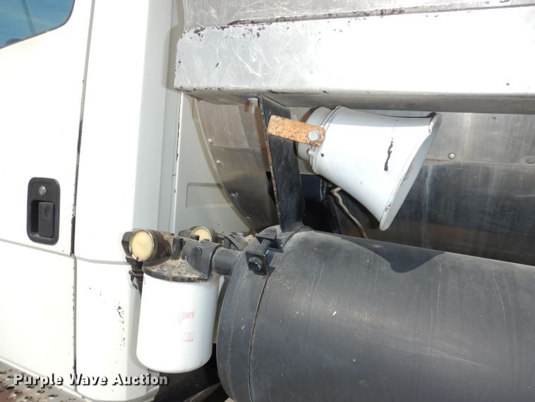 image for item DH8892 1998 Freightliner FL70  oil distributor truck