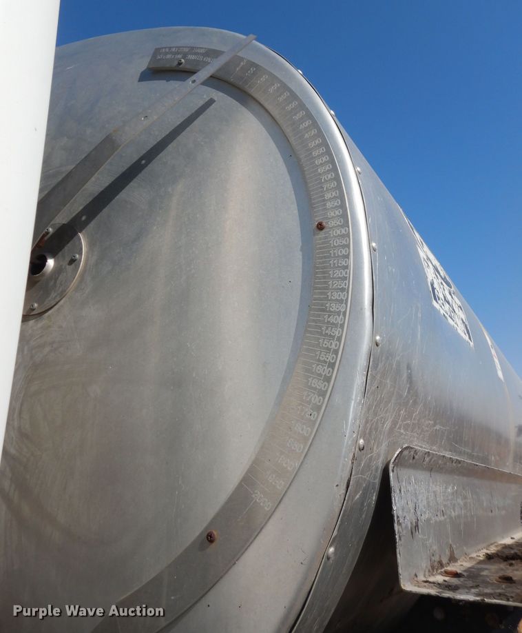 image for item DH8892 1998 Freightliner FL70  oil distributor truck