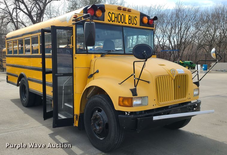 image for item DJ1727 2004 International 3000  school bus