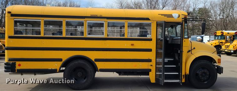 image for item DJ1727 2004 International 3000  school bus