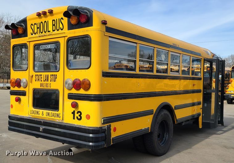 image for item DJ1727 2004 International 3000  school bus