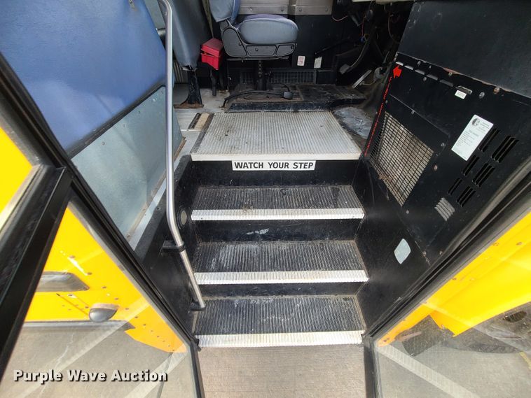 image for item DJ1727 2004 International 3000  school bus