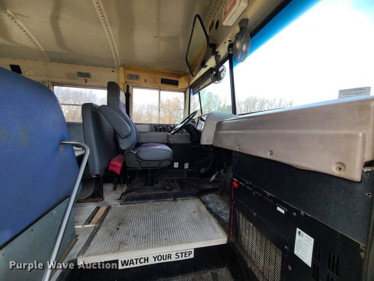 image for item DJ1727 2004 International 3000  school bus