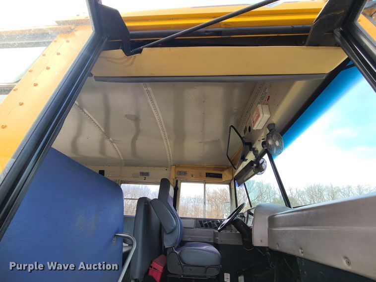 image for item DJ1727 2004 International 3000  school bus