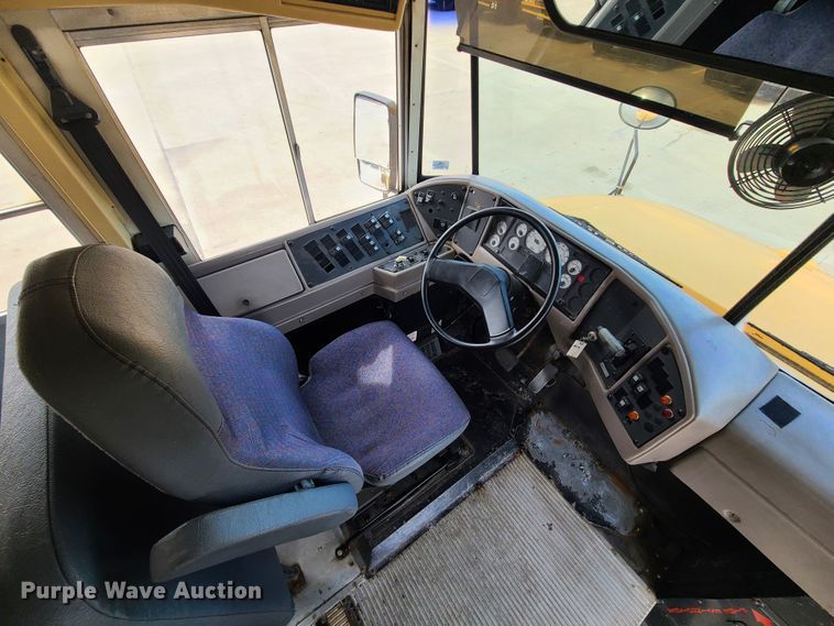 image for item DJ1727 2004 International 3000  school bus