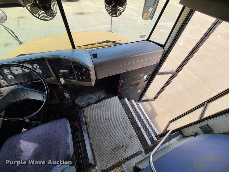 image for item DJ1727 2004 International 3000  school bus