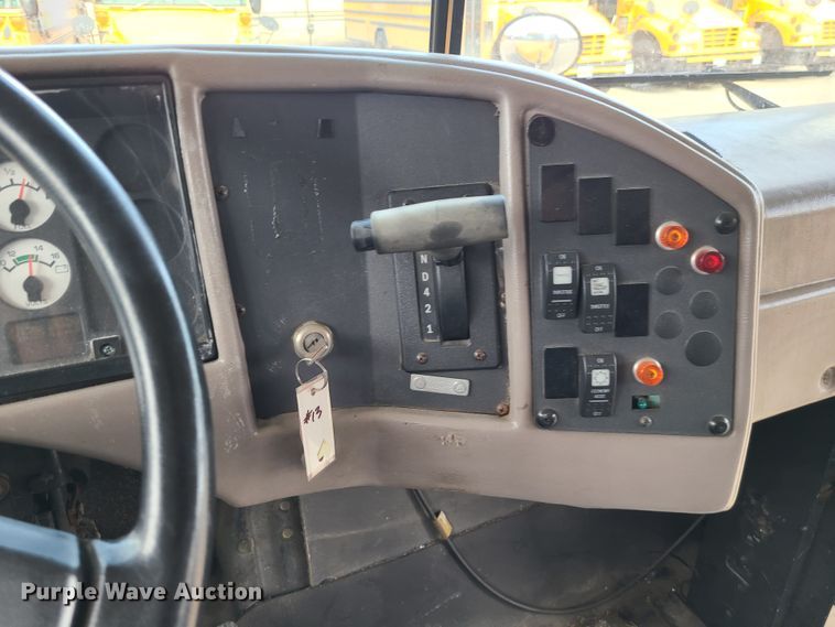 image for item DJ1727 2004 International 3000  school bus