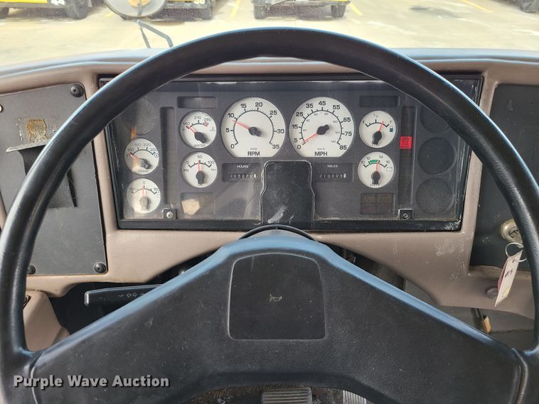 image for item DJ1727 2004 International 3000  school bus