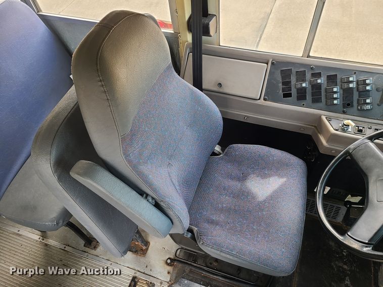 image for item DJ1727 2004 International 3000  school bus