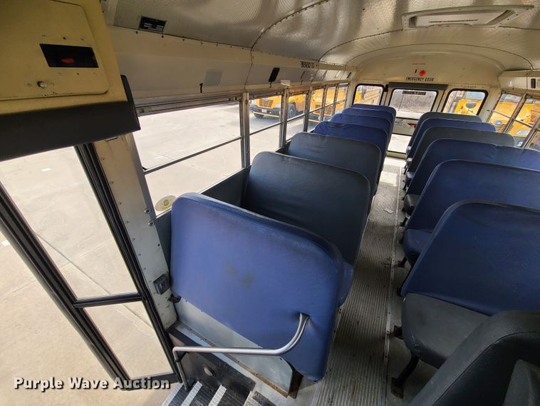 image for item DJ1727 2004 International 3000  school bus