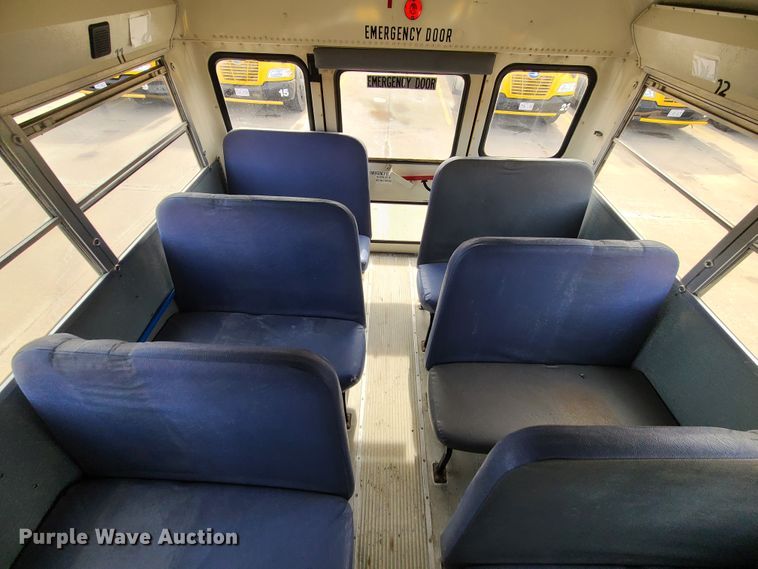 image for item DJ1727 2004 International 3000  school bus