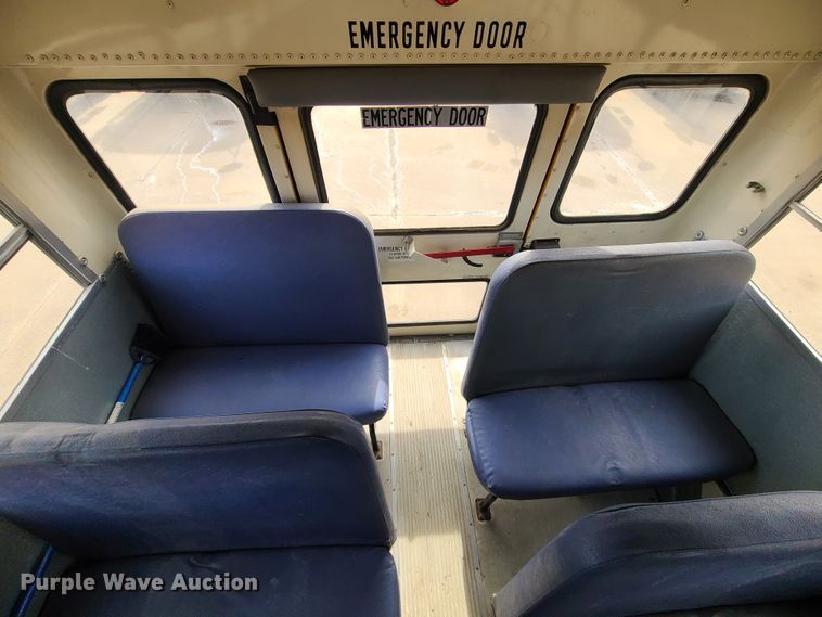 image for item DJ1727 2004 International 3000  school bus