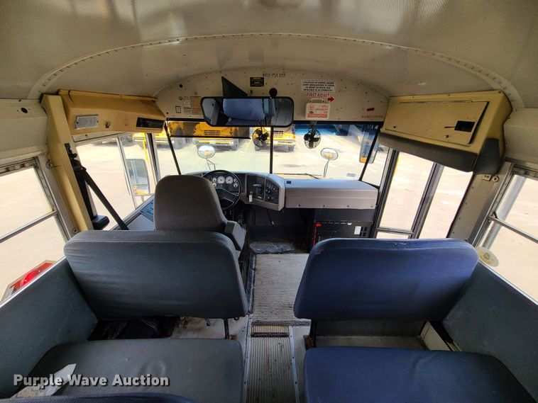 image for item DJ1727 2004 International 3000  school bus