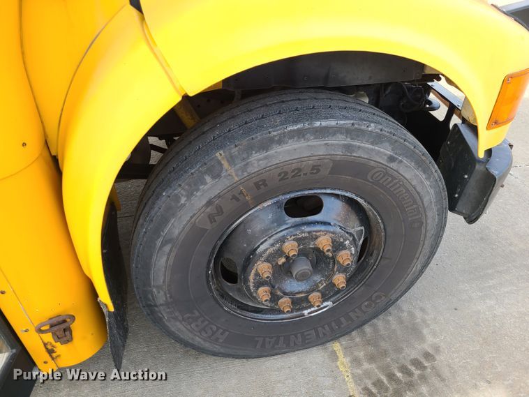 image for item DJ1727 2004 International 3000  school bus