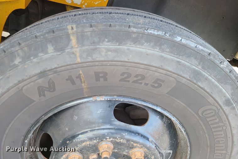 image for item DJ1727 2004 International 3000  school bus