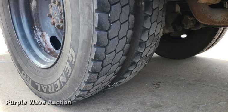 image for item DJ1727 2004 International 3000  school bus