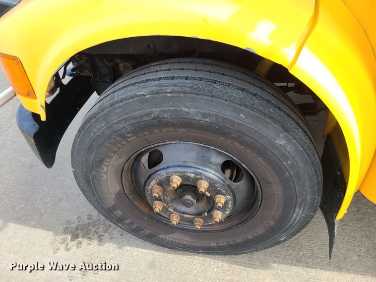 image for item DJ1727 2004 International 3000  school bus