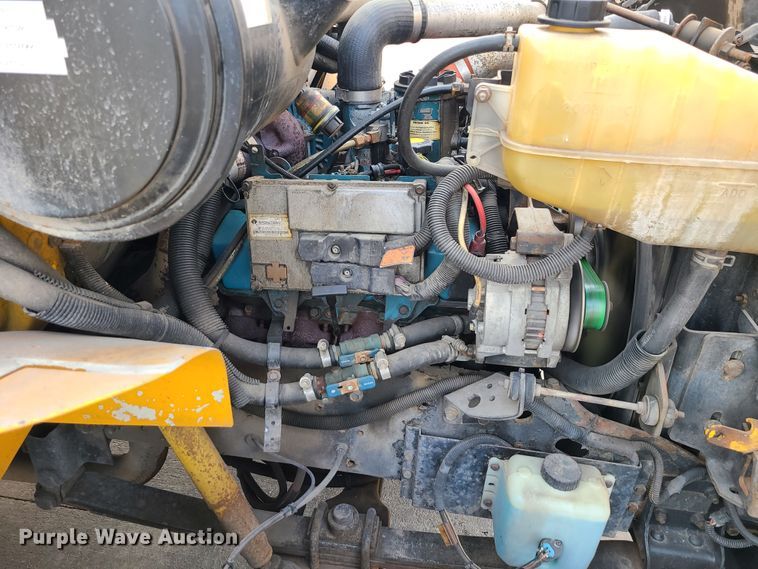 image for item DJ1727 2004 International 3000  school bus