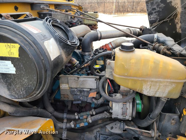 image for item DJ1727 2004 International 3000  school bus