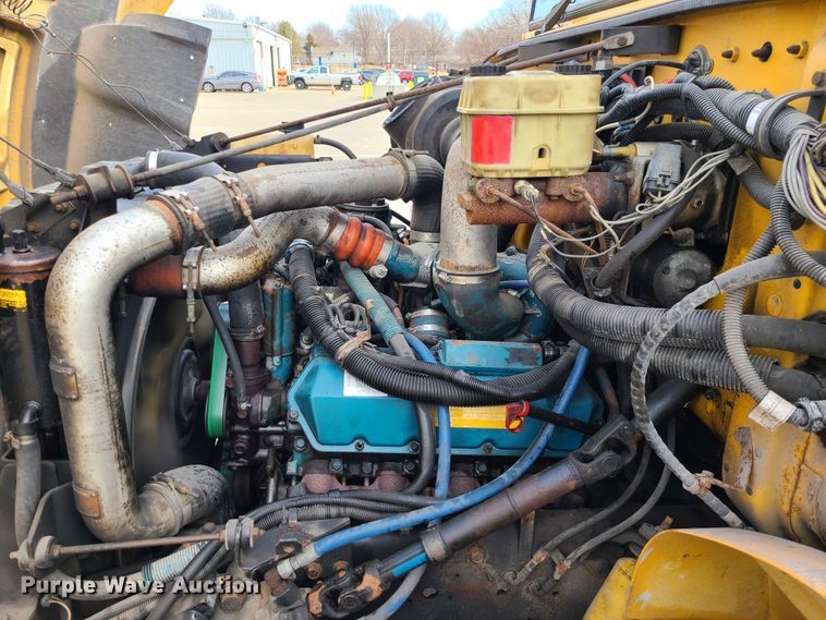 image for item DJ1727 2004 International 3000  school bus