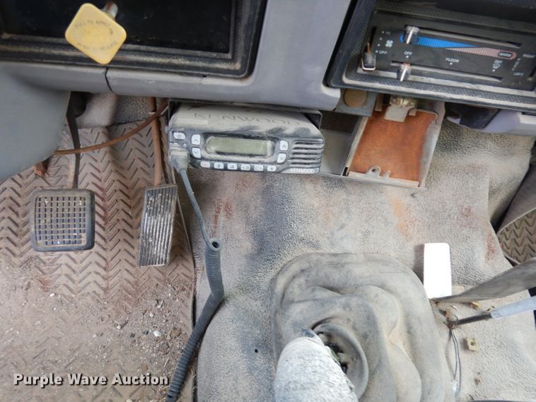 image for item DK3028 1998 Ford F700  dump flatbed truck