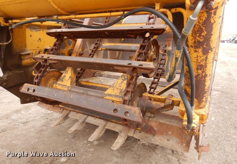 image for item DK7253 1977 Caterpillar 613B  elevating scraper