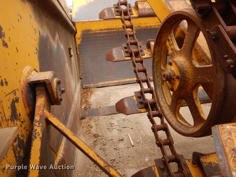 image for item DK7253 1977 Caterpillar 613B  elevating scraper