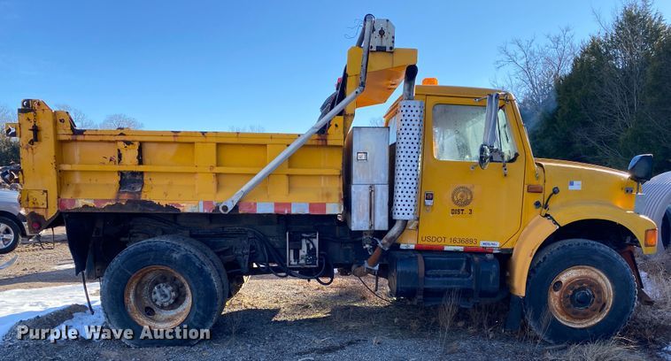 image for item DL6888 1990 International 4900  dump truck