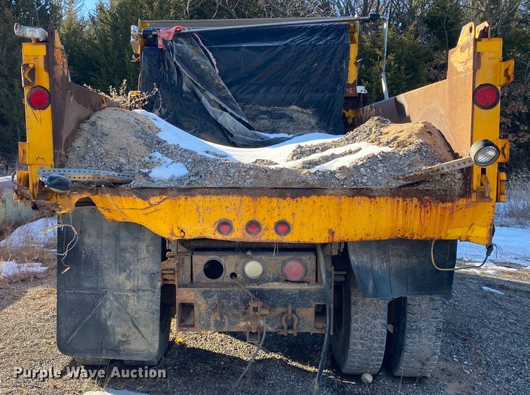 image for item DL6888 1990 International 4900  dump truck