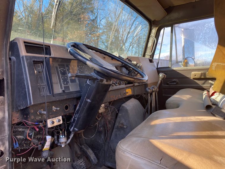 image for item DL6888 1990 International 4900  dump truck