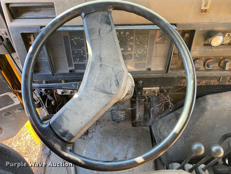 image for item DL6888 1990 International 4900  dump truck