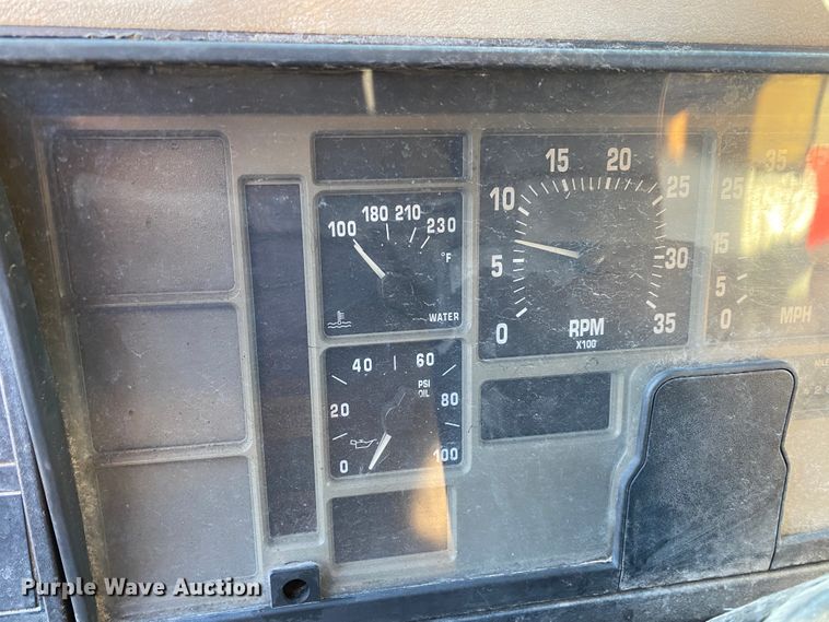 image for item DL6888 1990 International 4900  dump truck