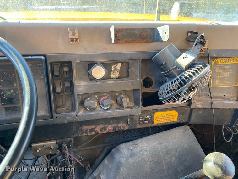 image for item DL6888 1990 International 4900  dump truck