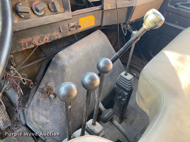 image for item DL6888 1990 International 4900  dump truck