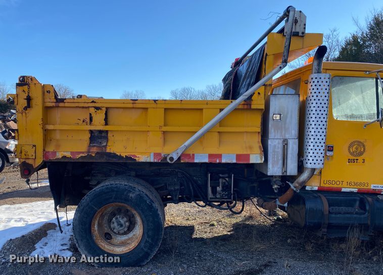 image for item DL6888 1990 International 4900  dump truck