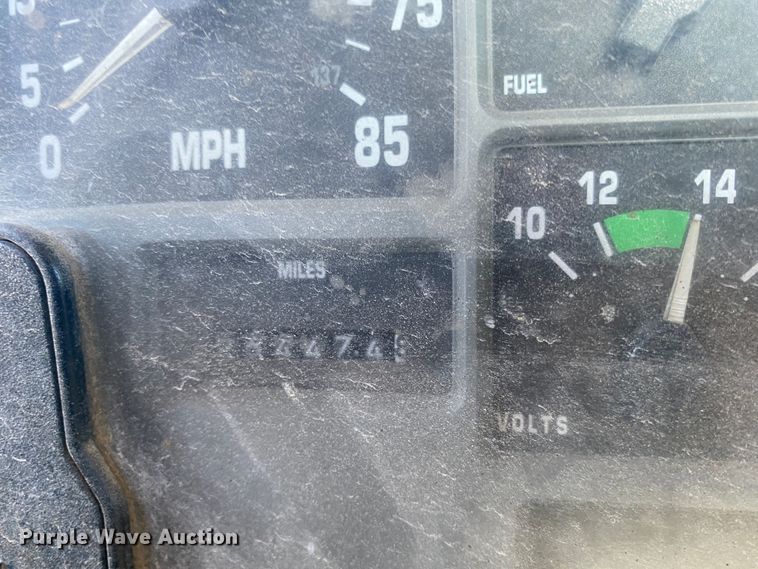 image for item DL6890 1994 International 4900  truck cab and chassis