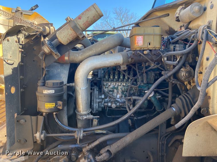 image for item DL6890 1994 International 4900  truck cab and chassis