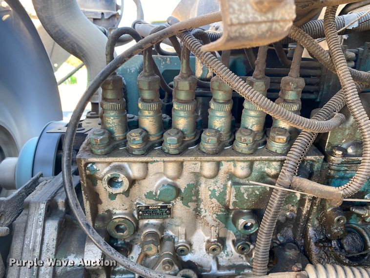 image for item DL6890 1994 International 4900  truck cab and chassis