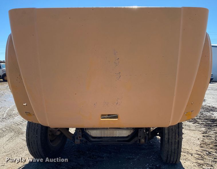 image for item DL6890 1994 International 4900  truck cab and chassis