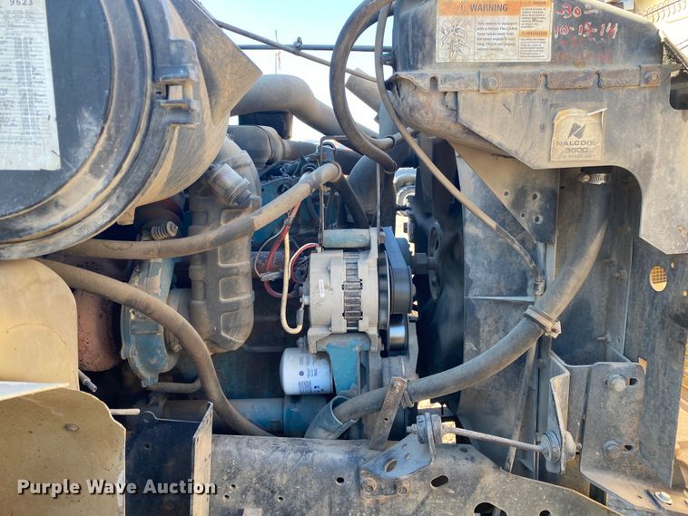 image for item DL6890 1994 International 4900  truck cab and chassis