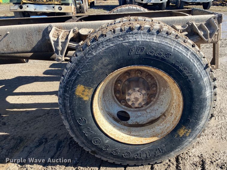 image for item DL6890 1994 International 4900  truck cab and chassis