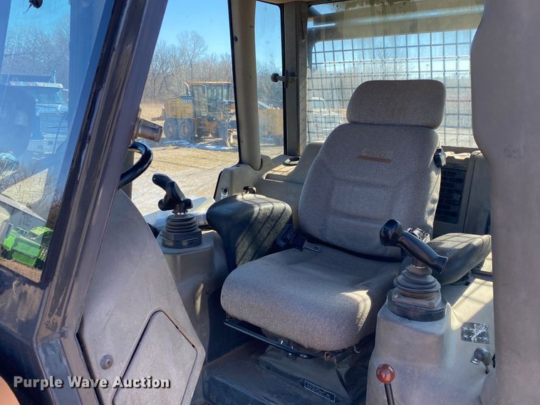 image for item DL6894 2007 Case 1650L  dozer