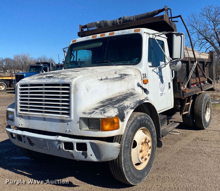 image for item DL6895 1993 International 4700  dump truck
