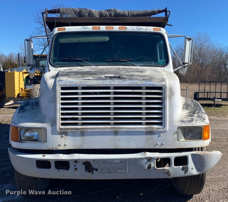 image for item DL6895 1993 International 4700  dump truck