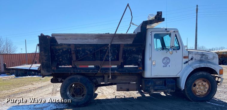 image for item DL6895 1993 International 4700  dump truck